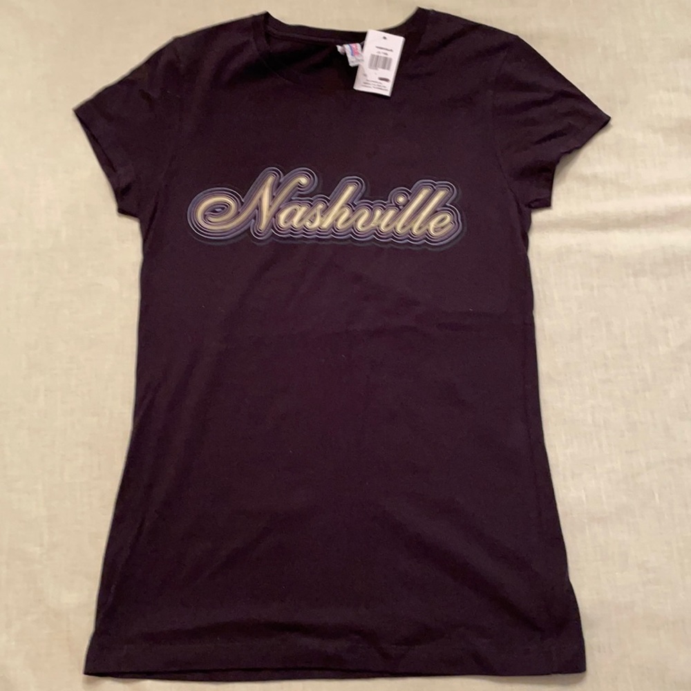 100% cotton Women’s L Nashville Fitted Black T-Shirt